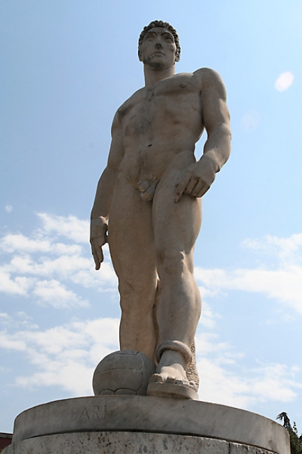 Stadio dei marmi 372